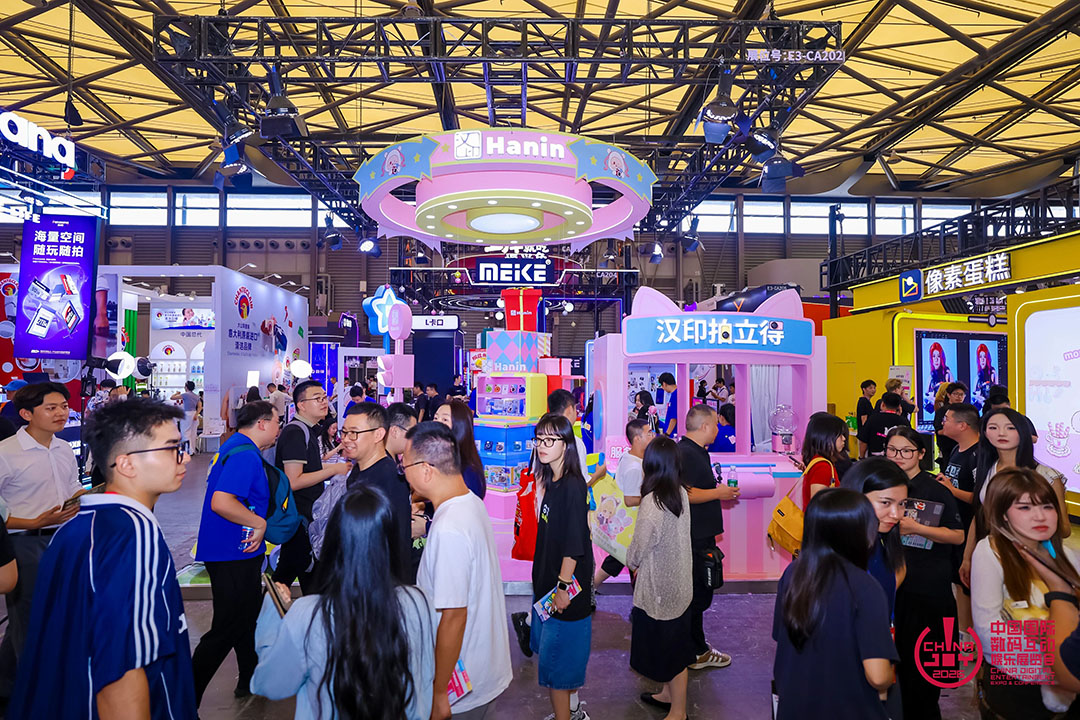 与AI同游!2026年第二十三届ChinaJoy盛大开幕! https://cms3.chinajoy.net/157/upload/resources/image/103353.jpg?token=Bearer eyJhbGciOiJIUzUxMiJ9.eyJpc3MiOiJlY2hpc2FuIiwic3ViIjoie1wiY2xpZW50XCI6XCJXRUJcIixcInR5cGVcIjpcIlVTRVJcIixcIm5hbWVcIjpcInVzZXIyX2FwaVwiLFwic2lnbmF0dXJlXCI6bnVsbCxcImV4cGlyZXNfaW5cIjoxODAwMDAwMH0iLCJpYXQiOjE3ODU1NzI3NDYsImV4cCI6MTc4NTU5MDc0Nn0.HPnAxiidYD1k7VkgJAD_0D0Wu1tmwQ6G_gTyksby3y2UZCbUy9DUdn6tHTLCCrc3fJB-Ny2umh8wrpsCHGvtJw